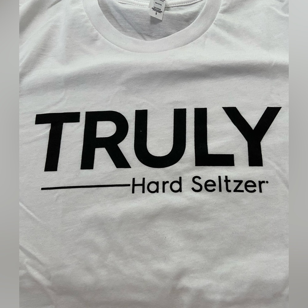 🌺2/$15 Truly Hard Seltzer white tshirt
